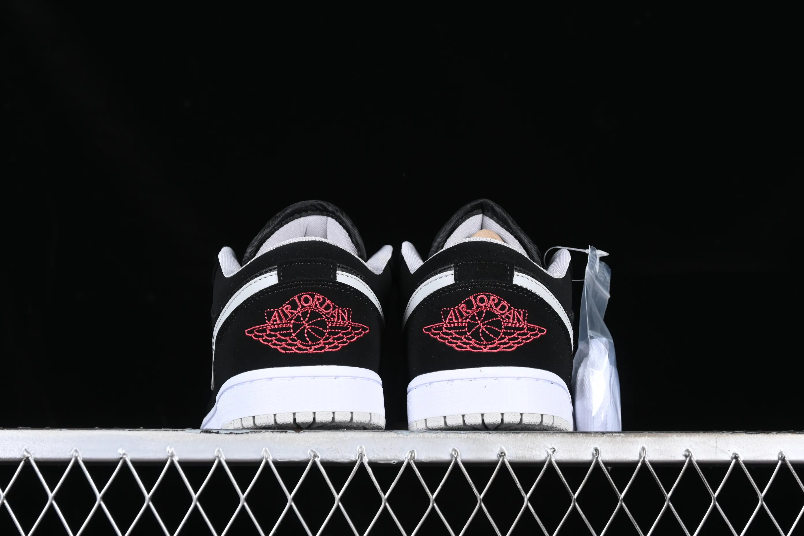 All categories Air Jordan Jordan series basketball shoes Air Jordan 1 Low Z version Air Jordan 1 Low AJ1 Joe 1 black and gray low-top cultural casual sneakers 553558-032